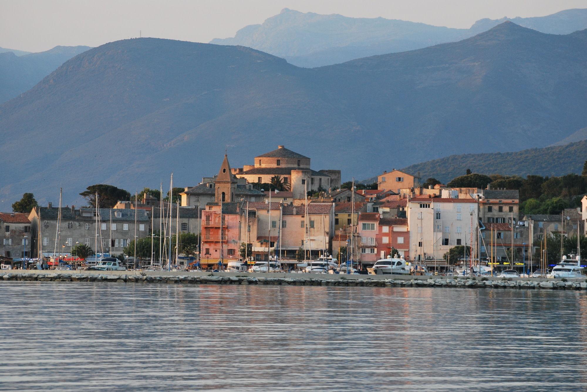 Adonis Saint Florent Aparthotel Bagian luar foto