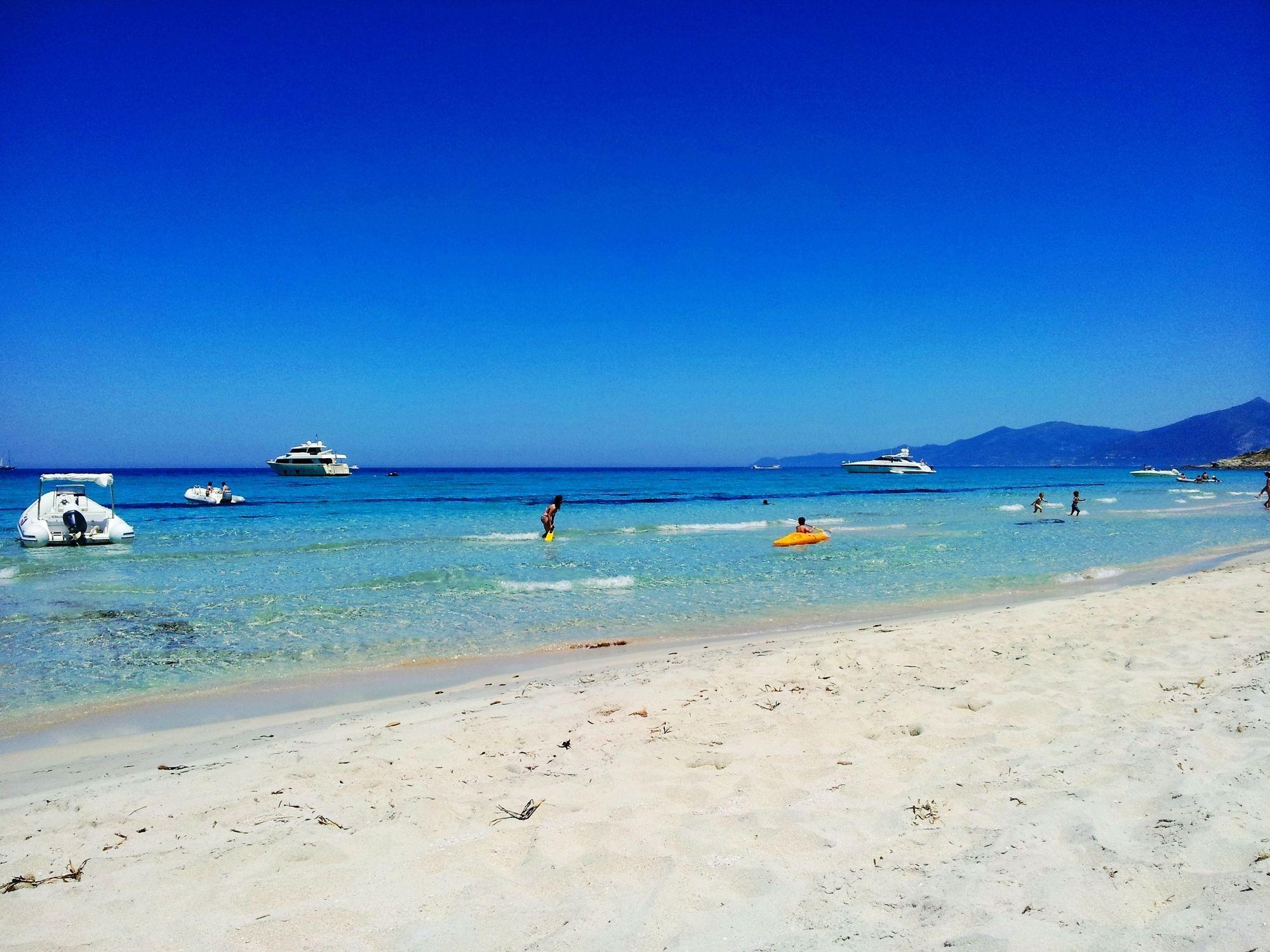 Adonis Saint Florent Bagian luar foto