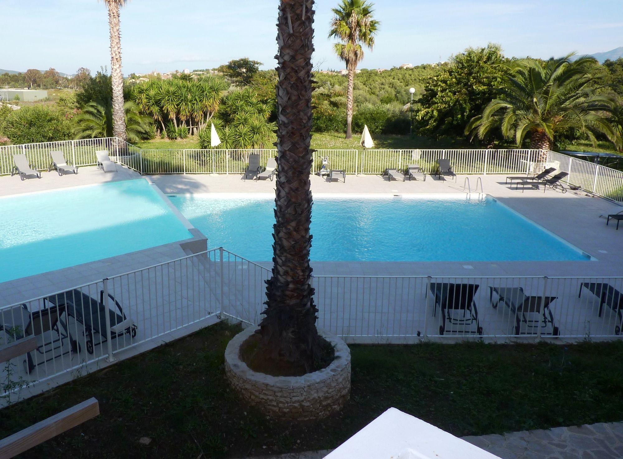 Adonis Saint Florent Aparthotel Bagian luar foto