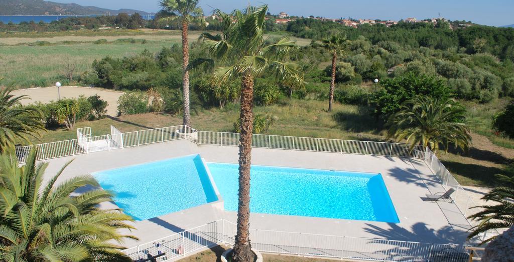 Adonis Saint Florent Bagian luar foto
