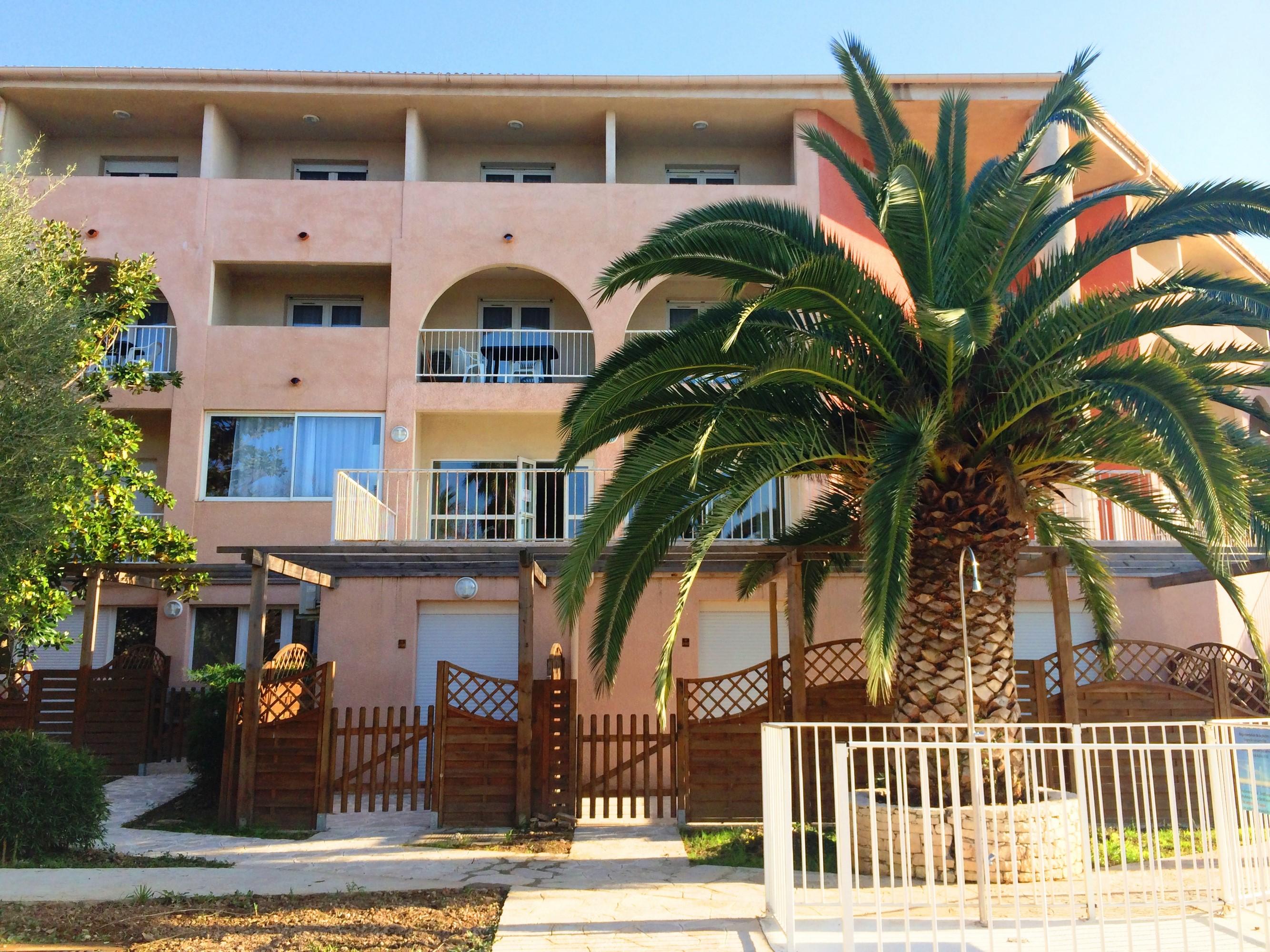 Adonis Saint Florent Bagian luar foto
