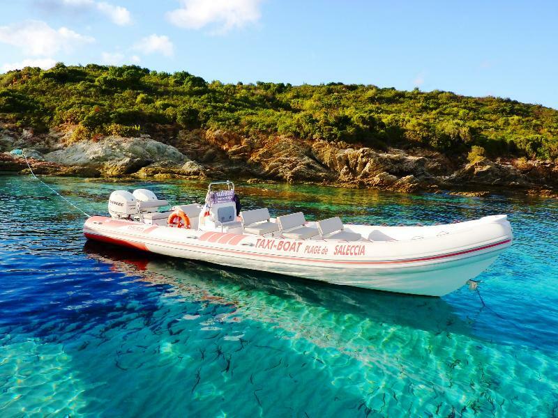 Adonis Saint Florent Bagian luar foto